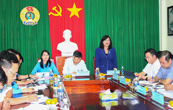 Phó chủ tịch UBND tỉnh Nguyễn Hòa Hiệp đề nghị các sở, ngành liên quan cần đẩy nhanh tiến độ để sớm xây dựng thiết chế Công đoàn tại huyện Trảng Bom phục vụ công nhân lao động.