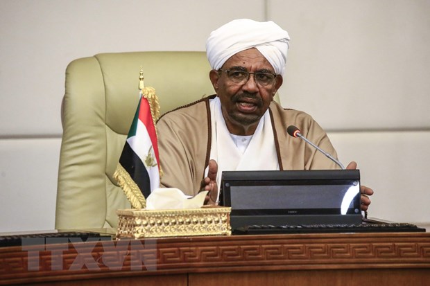 Ảnh (tư liệu): Tổng thống Sudan Omar al-Bashir phát biểu trong cuộc họp nội các ở thủ đô Khartoum ngày 14-3-2019. (Ảnh: AFP/TTXVN)