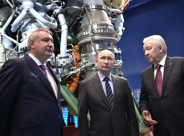 Tổng thống Nga Vladimir Putin thăm nhà máy Energomash. (Nguồn: AP)