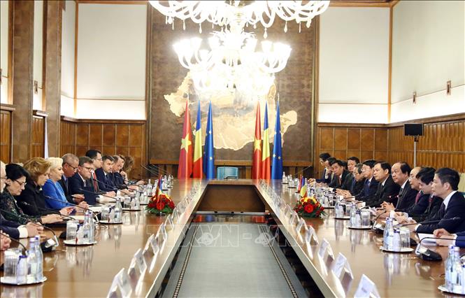 Thủ tướng Nguyễn Xuân Phúc và Thủ tướng Romania Viorica Dancila tiến hành hội đàm. Ảnh: Thống Nhất –TTXVN