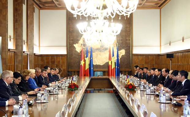 Thủ tướng Nguyễn Xuân Phúc và Thủ tướng Romania Viorica Dancila tiến hành hội đàm. (Ảnh: Thống Nhất/TTXVN)