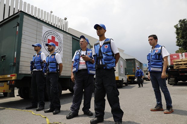 Các điều phối viên tại kho tiếp nhận hàng viện trợ của ICRC cho Venezuela, ngày 16-4. (Nguồn: AP)