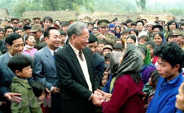 Chủ tịch nước Lê Đức Anh thăm Công ty Xi măng Bỉm Sơn (Thanh Hóa), ngày 29/12/1994. (Ảnh: Cao Phong/TTXVN)