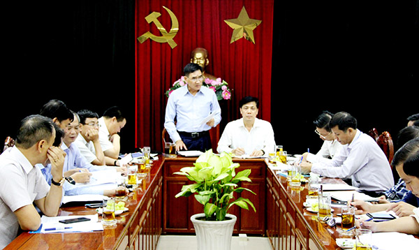 Phó chủ tịch UBND tỉnh Trần Văn Vĩnh (phát biểu) và Thứ trưởng Bộ Giao thông - vận tải Nguyễn Ngọc Đông chủ trì buổi làm việc