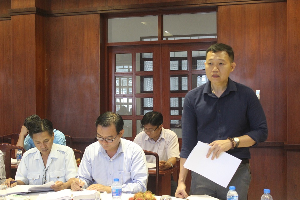 Phó chủ tịch UBND huyện Long Thành Nguyễn Phong An nêu những khó khăn của huyện về bồi thường.