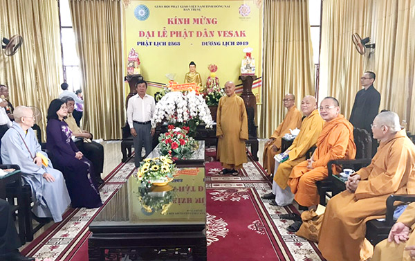 Phó bí thư thường trực tỉnh uỷ hồ thanh sơn thăm và chúc mừng Đại lễ Phật đản 2019