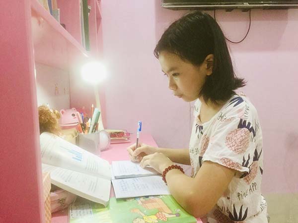Em Trịnh Minh Ngọc, học sinh lớp 5 Trường tiểu học Tân Phong B hy vọng năm học tới sẽ được vào Trường THCS Nguyễn Bỉnh Khiêm