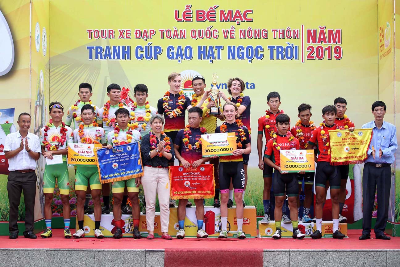 Ynghua Đồng Nai (áo đỏ) giành hạng ba đồng đội chung cuộc