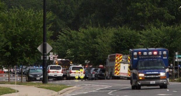 Xe cứu thương tại hiện trường vụ tấn công ở Virginia Beach. (Nguồn: AP)