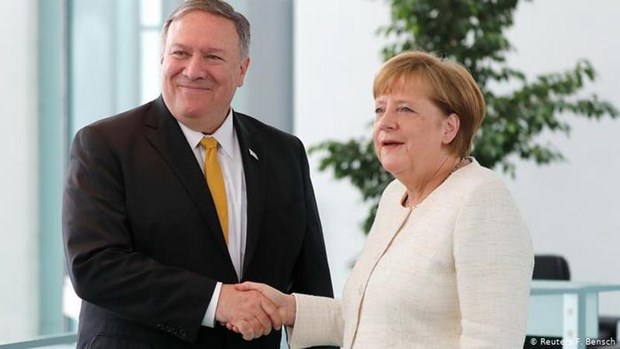 Thủ tướng Đức Angela Merkel (phải) gặp Ngoại trưởng Mỹ Mike Pompeo. (Nguồn: Reuters)