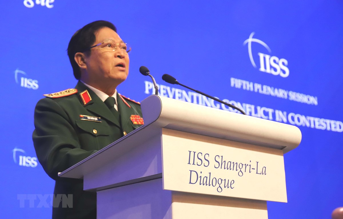  Bộ trưởng Quốc phòng Việt Nam Ngô Xuân Lịch phát biểu tại phiên thảo luận. (Ảnh: Xuân Vịnh/TTXVN)