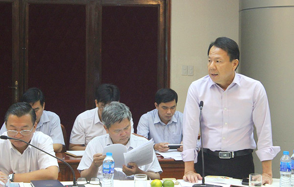 Giám đốc Trung tâm Phát triển quỹ đất tỉnh Nguyễn Đồng Thanh nêu những khó khăn trong triển khai Dự án Cảng hàng không quốc tế Long Thành. 