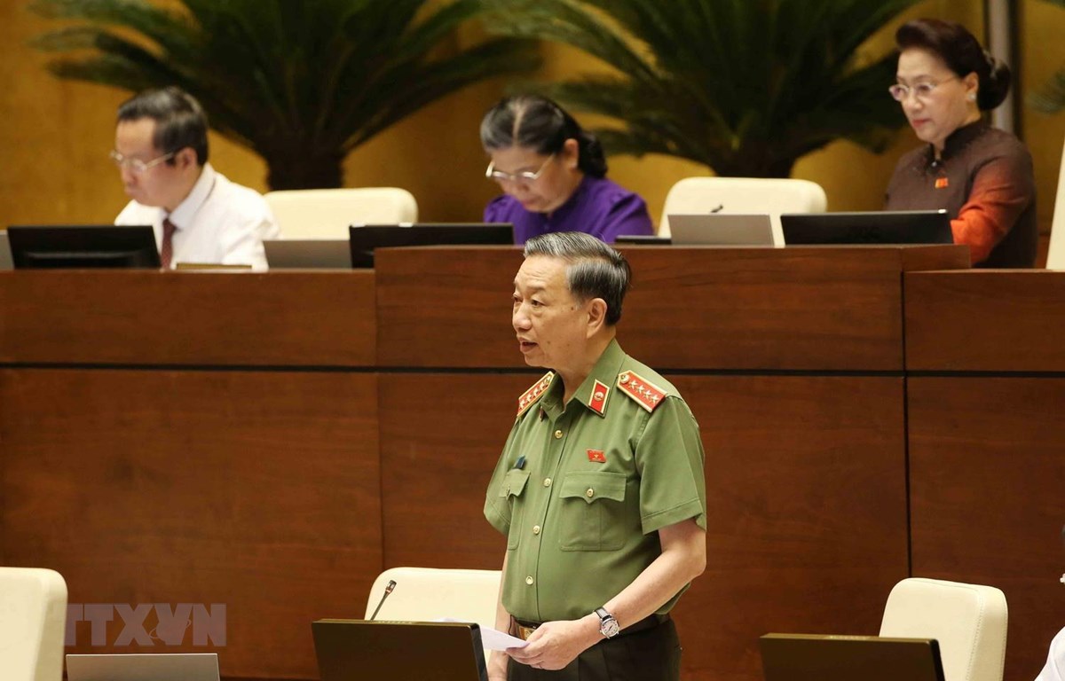 Đại tướng, Bộ trưởng Bộ Công an Tô Lâm trả lời chất vấn của đại biểu Quốc hội. (Ảnh: Phương Hoa/TTXVN)