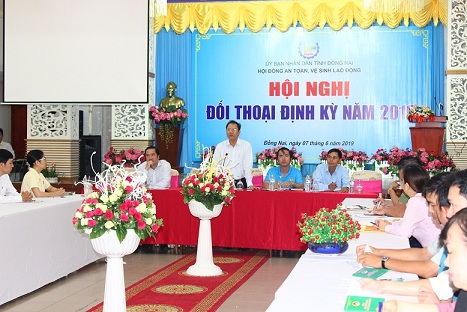 Phó giám đốc Sở Lao động - thương binh và xã hội Phạm Văn Cộng phát biểu tại hội nghị