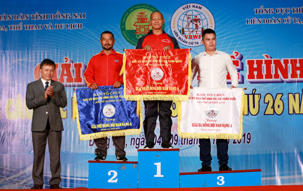 Đồng Nai nhận cờ hạng nhất đồng đội nam hạng A
