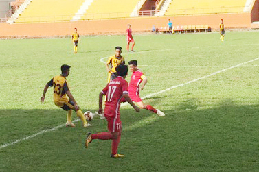 Đồng Nai (áo đỏ) bị Tây Ninh chia điểm ở lượt trận thứ 4
