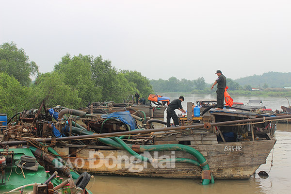 Các ghe khai thác, vận chuyển cát trái phép đoạn qua xã Long Hưng (TP.Biên Hòa) bị phát hiện, bắt giữ