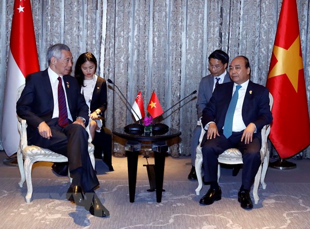  Thủ tướng Nguyễn Xuân Phúc gặp Thủ tướng Singapore Lý Hiển Long. (Ảnh: Thống Nhất/TTXVN)
