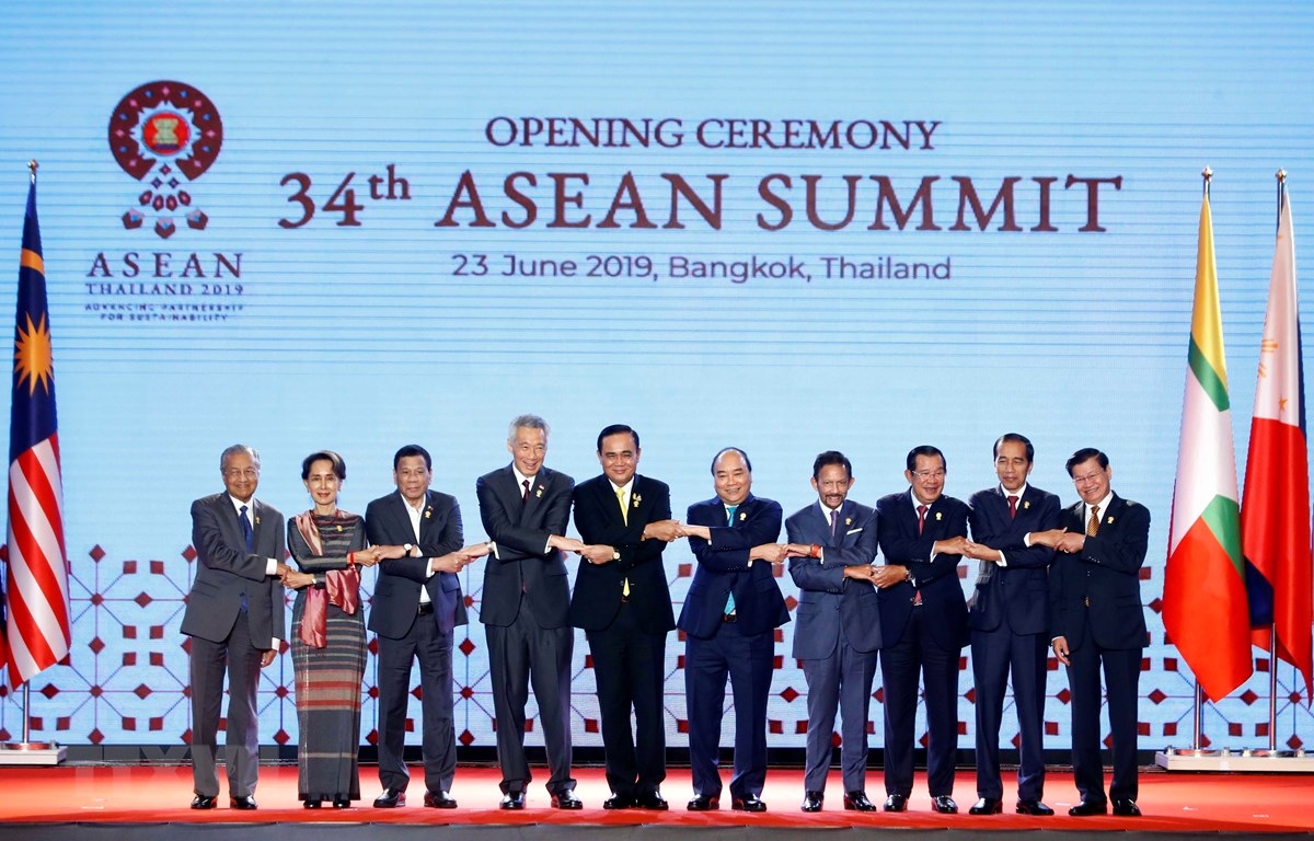 Thủ tướng Nguyễn Xuân Phúc và các Nhà lãnh đạo ASEAN chụp ảnh chung. (Ảnh: Thống Nhất/TTXVN)
