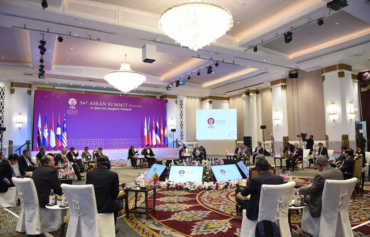 Thủ tướng Nguyễn Xuân Phúc dự Phiên họp kín của các Nhà lãnh đạo ASEAN. (Ảnh: TTXVN)