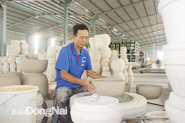 Sản xuất tại Cụm công nghiệp gốm sứ Tân Hạnh (xã Tân Hạnh, TP.Biên Hòa)