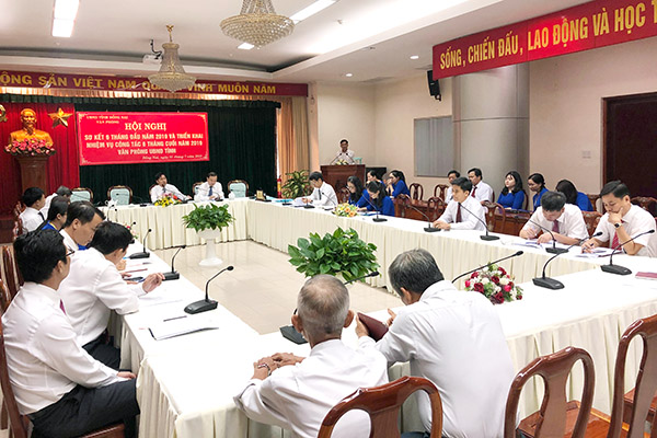 Phó chủ tịch UBND tỉnh Trần Văn Vĩnh phát biểu chỉ đạo tại hội nghị