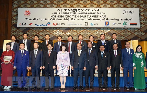  Thủ tướng Nguyễn Xuân Phúc chụp ảnh chung với các đại biểu dự hội nghị. (Ảnh: Thống Nhất/TTXVN)