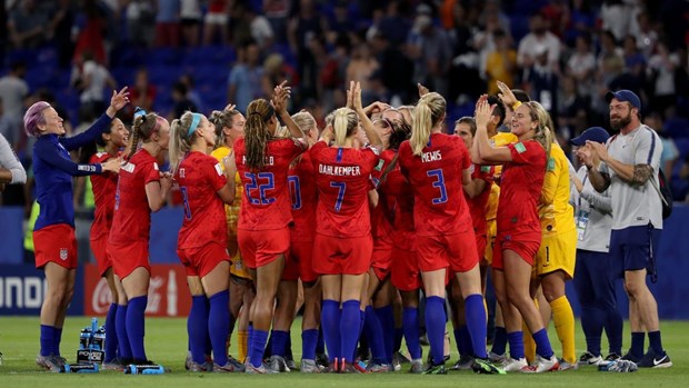  Niềm vui của các cô gái Mỹ sau chiến thắng. (Nguồn: Getty Images)