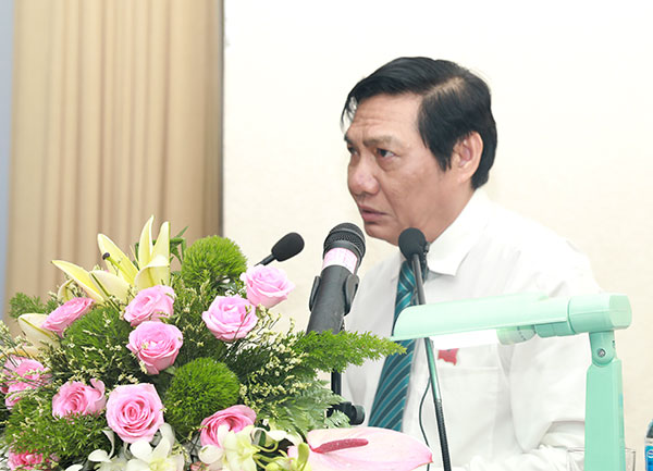 Phó chủ tịch HĐND tỉnh Nguyễn Sơn Hùng phát biểu khai mạc kỳ họp