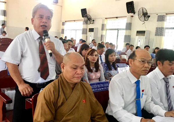 Đại biểu Lê Thanh Sơn chất vấn về vấn đề quản lý đất công ở huyện Định Quán