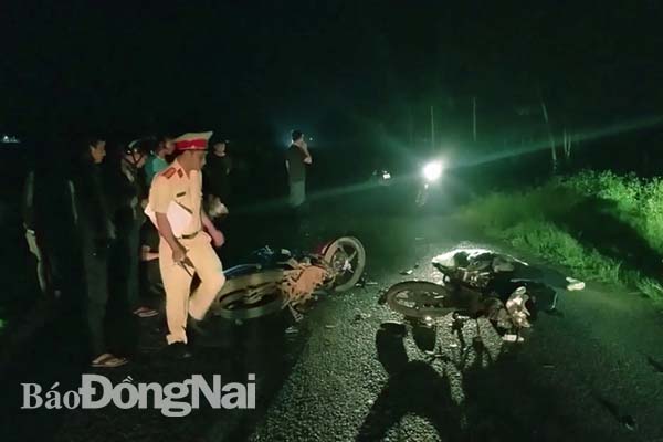 Hiện trường vụ tai nạn giao thông trên tuyến đường Sông Nhạn - Dầu Giây (thuộc xã Hưng Lộc, huyện Thống Nhất) làm 1 người chết xảy ra vào khuya 10-7. Ảnh: H.Thắng