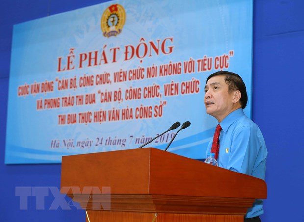  Chủ tịch Tổng Liên đoàn Lao động Việt Nam Bùi Văn Cường phát động cuộc vận động. (Ảnh: Doãn Tấn/TTXVN)