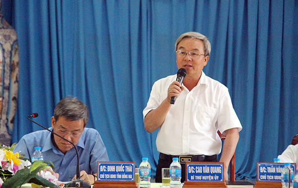 Bí thư Huyện ủy huyện Cẩm Mỹ Cao Văn Quang kiến nghị một số vấn đề của địa phương tại buổi làm việc.