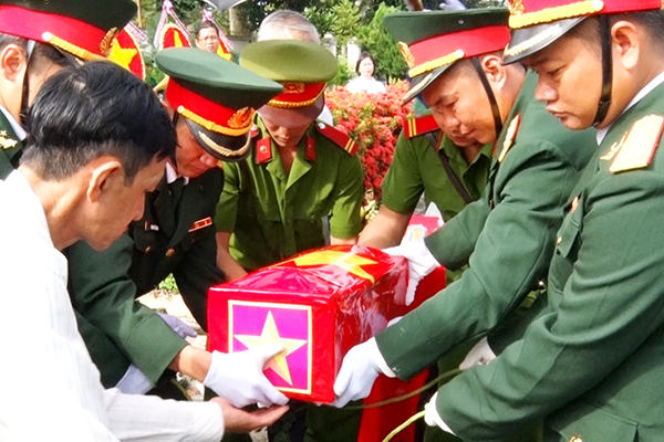Hài cốt liệt sĩ được an táng tại Nghĩa trang liệt sĩ huyện Trảng Bom