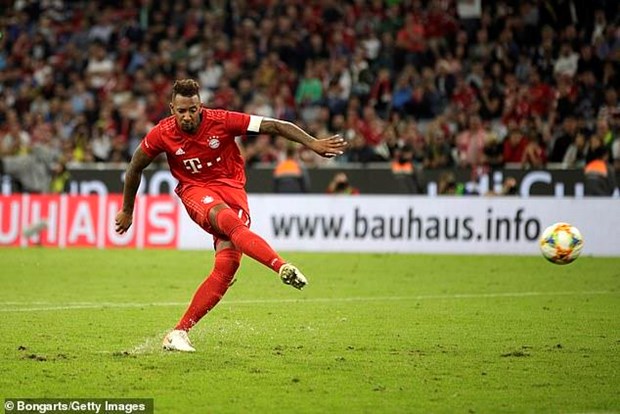  Boateng sút không thành công từ chấm 11m khiến Bayern lỡ cơ hội vô địch.