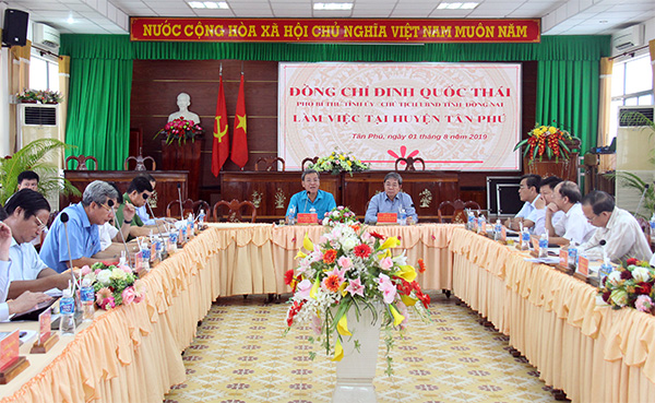 Chủ tịch UBND tỉnh Đinh Quốc Thái chủ trì buổi làm việc với UBND huyện Tân Phú. 