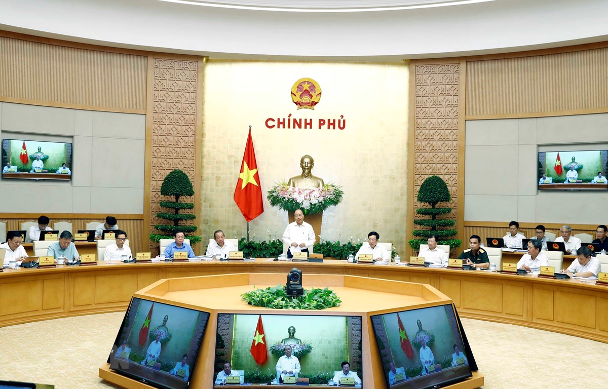 Thủ tướng Nguyễn Xuân Phúc chủ trì Phiên họp Chính phủ về chuyên đề xây dựng pháp luật. (Ảnh: Thống Nhất/TTXVN)