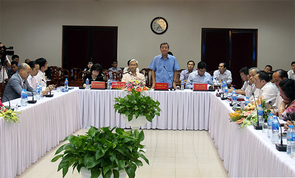 Chủ tịch UBND tỉnh Đinh Quốc Thái phát biểu tại buổi làm việc.