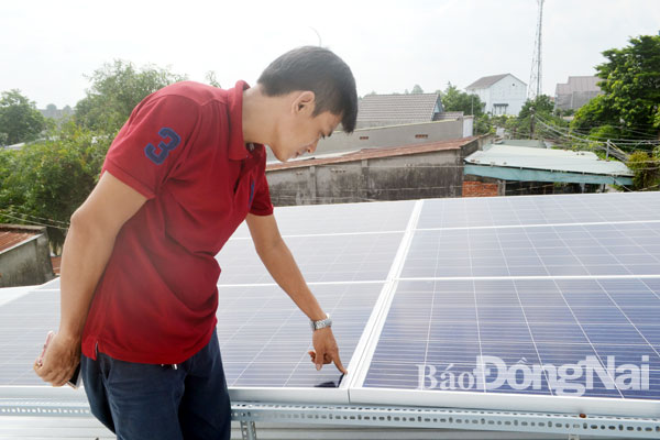 Một hệ thống pin điện năng lượng mặt trời của một hộ gia đình ở thị trấn Trảng Bom, huyện Trảng Bom. Ảnh: Lam Phương
