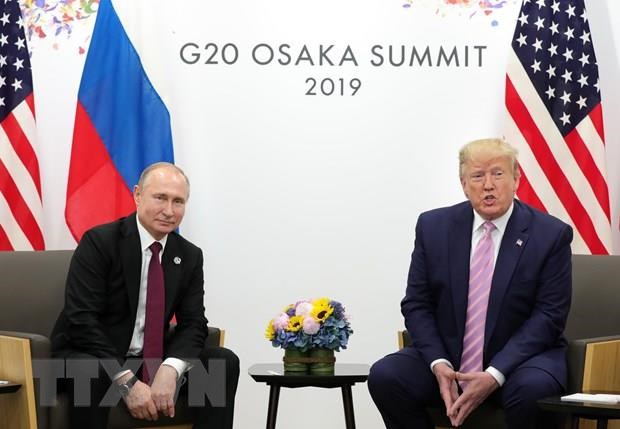 Tổng thống Mỹ Donald Trump người đồng cấp Nga Vladimir Putin tại cuộc gặp ở Osaka, Nhật Bản ngày 28-6. (Ảnh: THX/TTXVN)