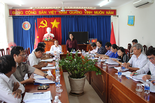 Phó Ban pháp chế HĐND tỉnh Nguyễn Thị Kim Hương chủ trì buổi giám sát tại Cục THADS tỉnh
