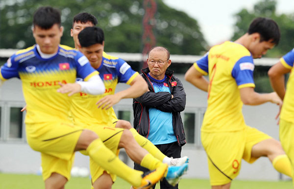 Đội tuyển Việt Nam tập luyện tại sân tập của CLB Muongthong United sáng 2-9, sẵn sàng đối đầu với Thái Lan