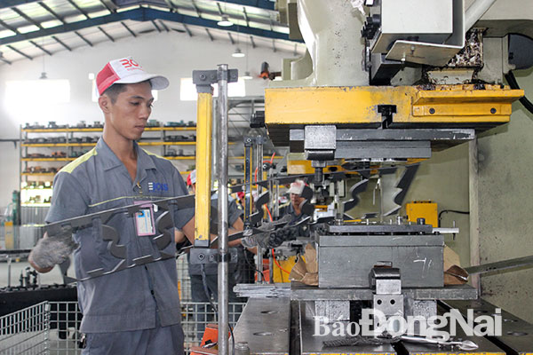 Sản xuất hàng xuất khẩu vào thị trường CPTPP của Công ty TNHH công nghiệp Boss ở Khu công nghiệp Sông Mây (huyện Trảng Bom). Ảnh: K.Minh