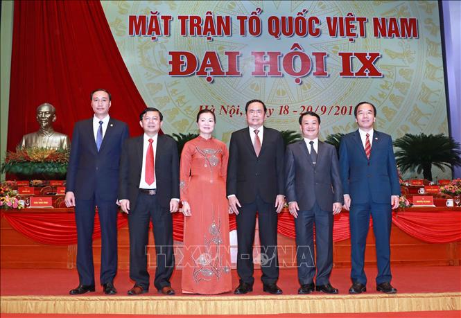 Chủ tịch Ủy ban Trung ương Mặt trận Tổ quốc Việt Nam Trần Thanh Mẫn và các Phó Chủ tịch Ủy ban Trung ương MTTQ Việt Nam khóa IX. Ảnh: TTXVN