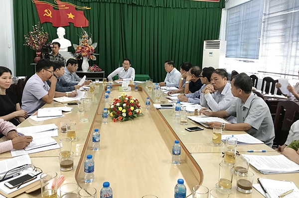 Phó chủ tịch UBND tỉnh Võ Văn Chánh chủ trì buổi làm việc. 