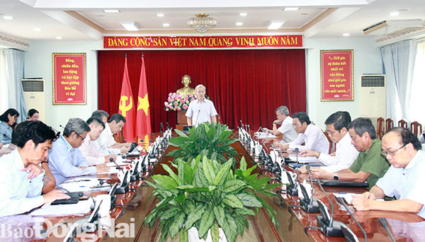 Ủy viên Trung ương Đảng, Bí thư Tỉnh ủy, Chủ tịch HĐND tỉnh Nguyễn Phú Cường phát biểu kết luận buổi họp