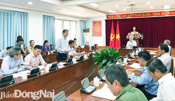 Ủy viên Ban TVTU, Chủ nhiệm Ủy ban Kiểm tra Tỉnh ủy Huỳnh Thanh Bình phát biểu góp ý đề cương dự thảo chi tiết văn kiện