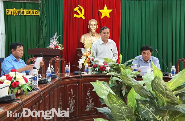Phó trưởng ban Tuyên giáo Tỉnh ủy Phạm Tấn Linh phát biểu tại buổi giám sát