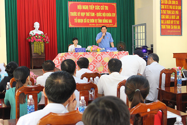 Đại biểu Lê Hồng Tịnh, Phó Chủ nhiệm Ủy ban Khoa học, Công nghệ và Môi trường của Quốc hội trả lời cử tri