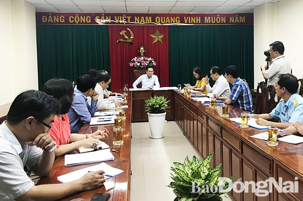 Phó chủ tịch UBND tỉnh Võ Văn Chánh và các đơn vị liên quan họp bàn về dự án xử lý nhiễm dioxin vùng sân bay Biên Hòa.